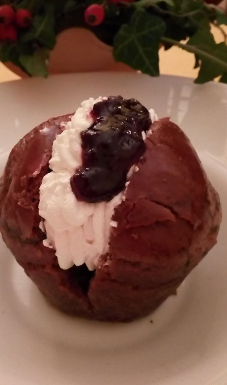 Babà al cacao con panna e ciliegie caramellate ricette dolci divi conserve bitonto bari puglia italia