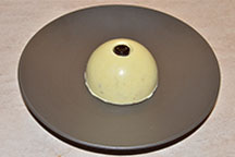 Mezza sfera al cioccolato bianco e uva caramellata ricette dolci divi conserve bitonto bari puglia italia
